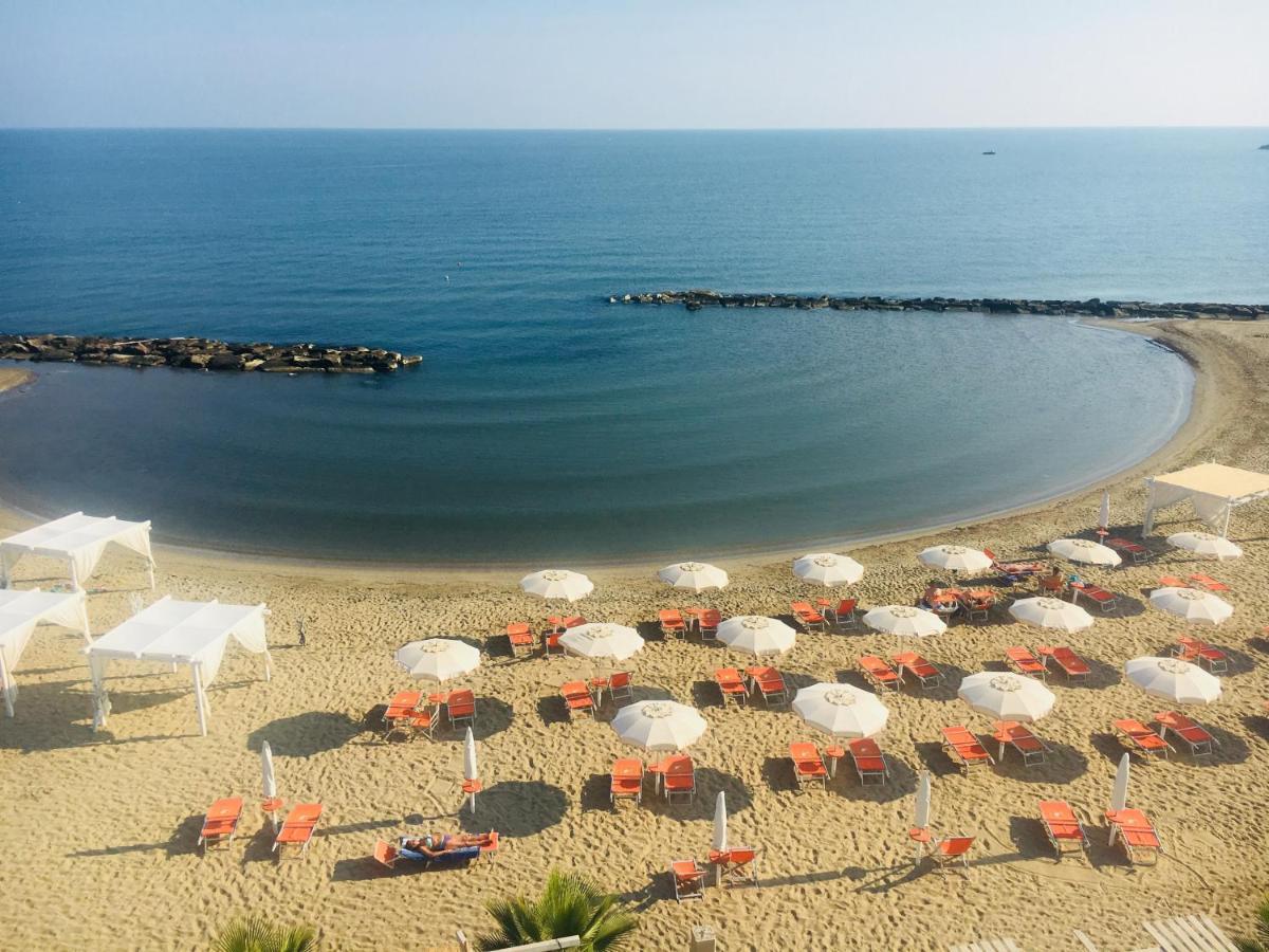 Hotel Del Sole マルゲリータ・ディ・サヴォイア エクステリア 写真
